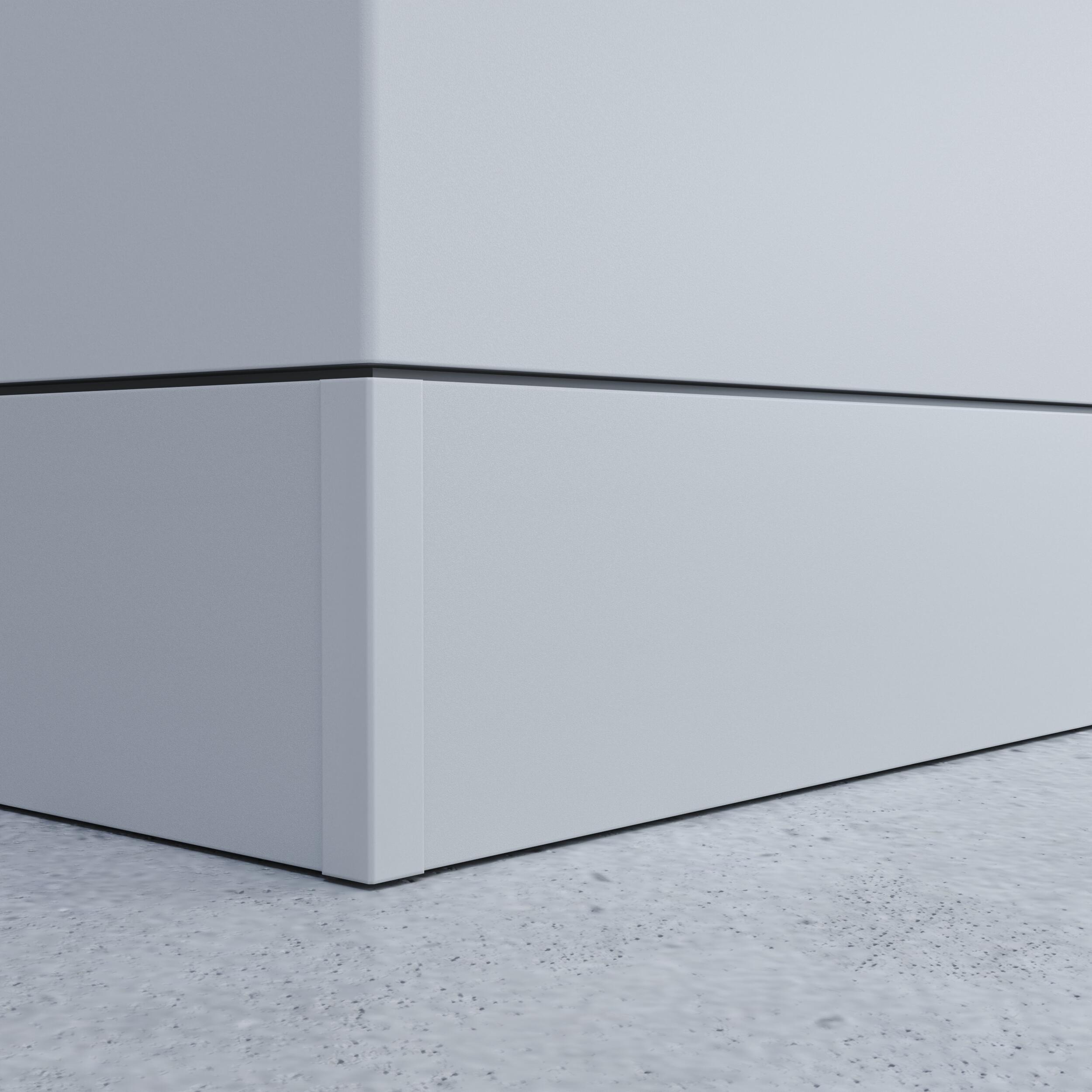 Skirting board with outer connection