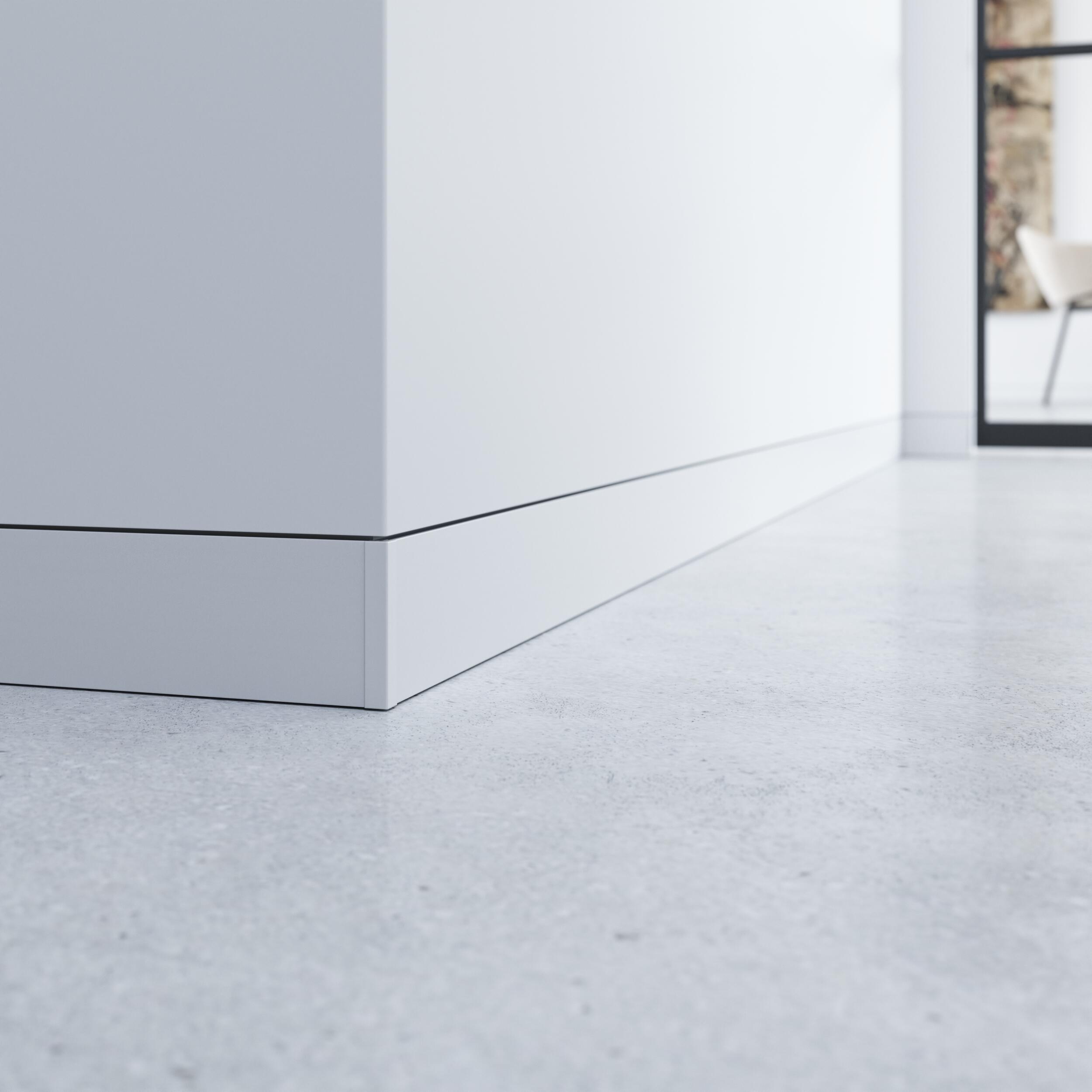 Skirting board with outer connection