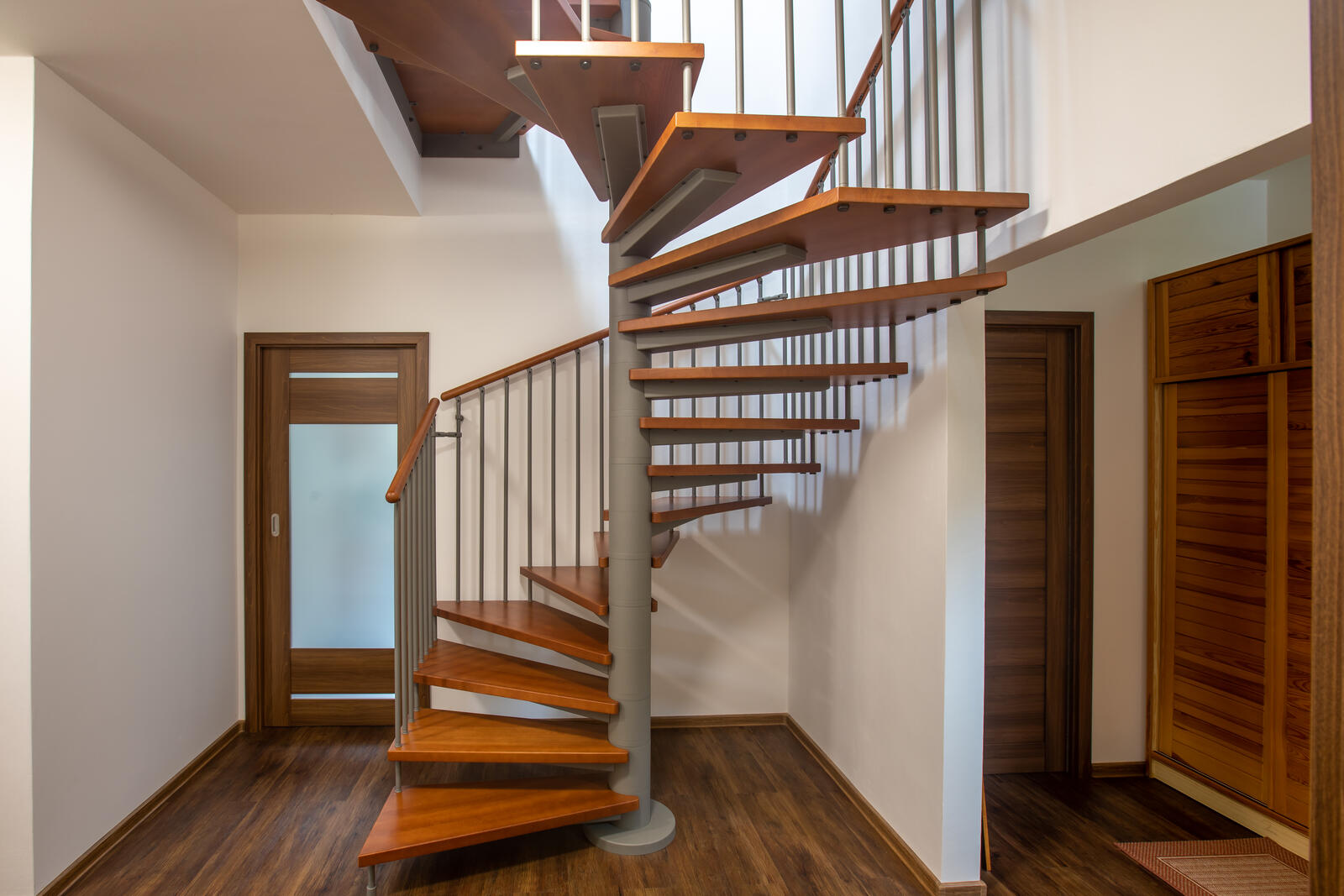 Spine SQ staircase