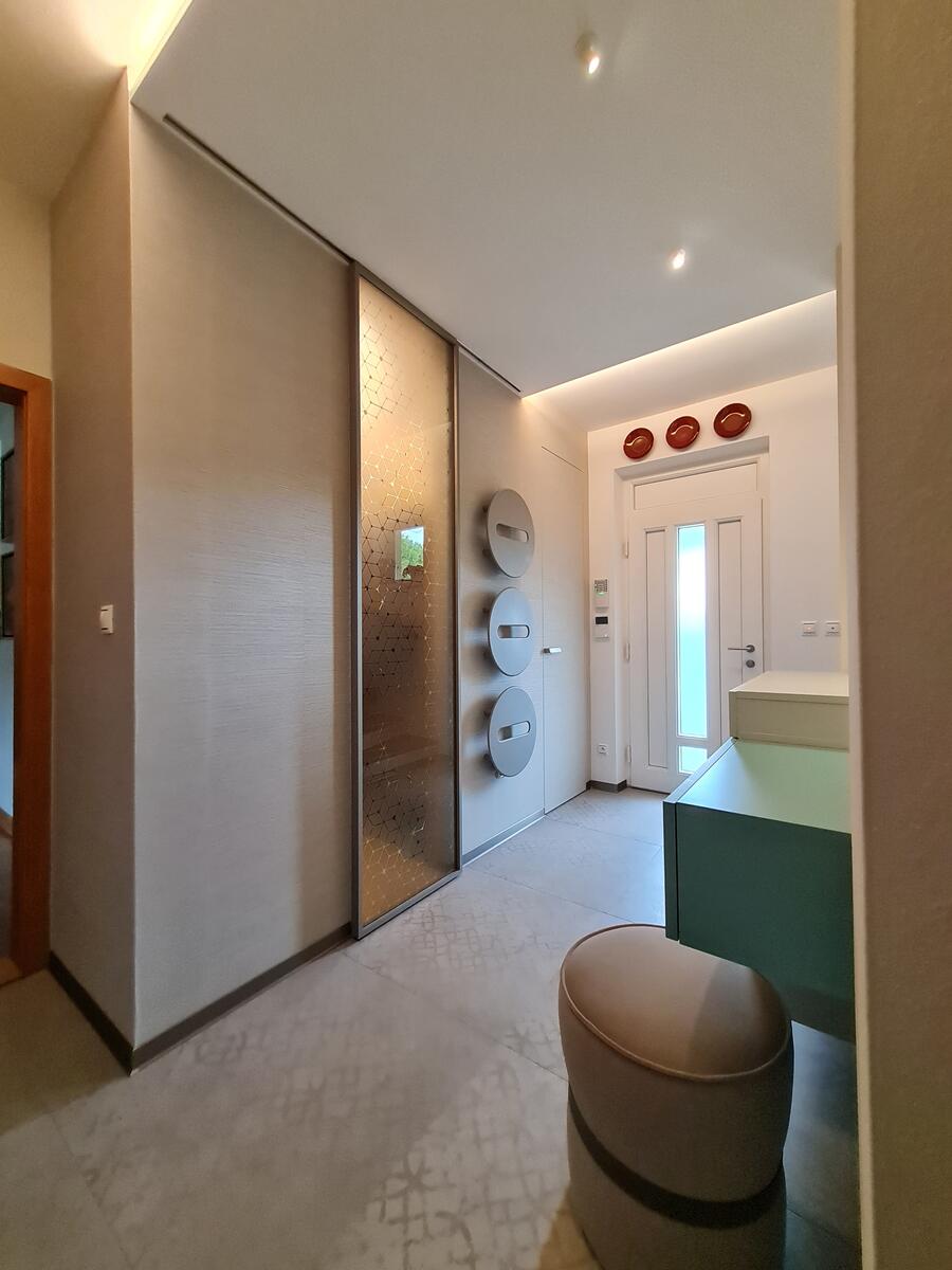 Idea sliding door